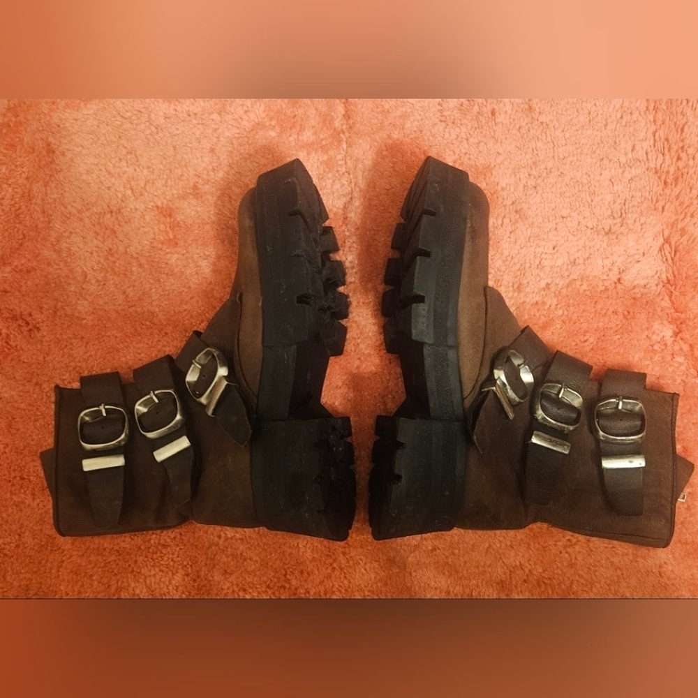Women lug sole Roland boot side buckles. Made by steve madden size 10 dark brown